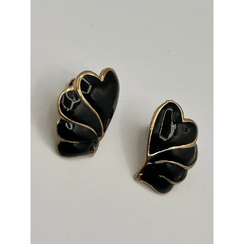 Vintage Black Enamel Gold Tone Heart Wing Stud Earrings Romantic Retro Post Back