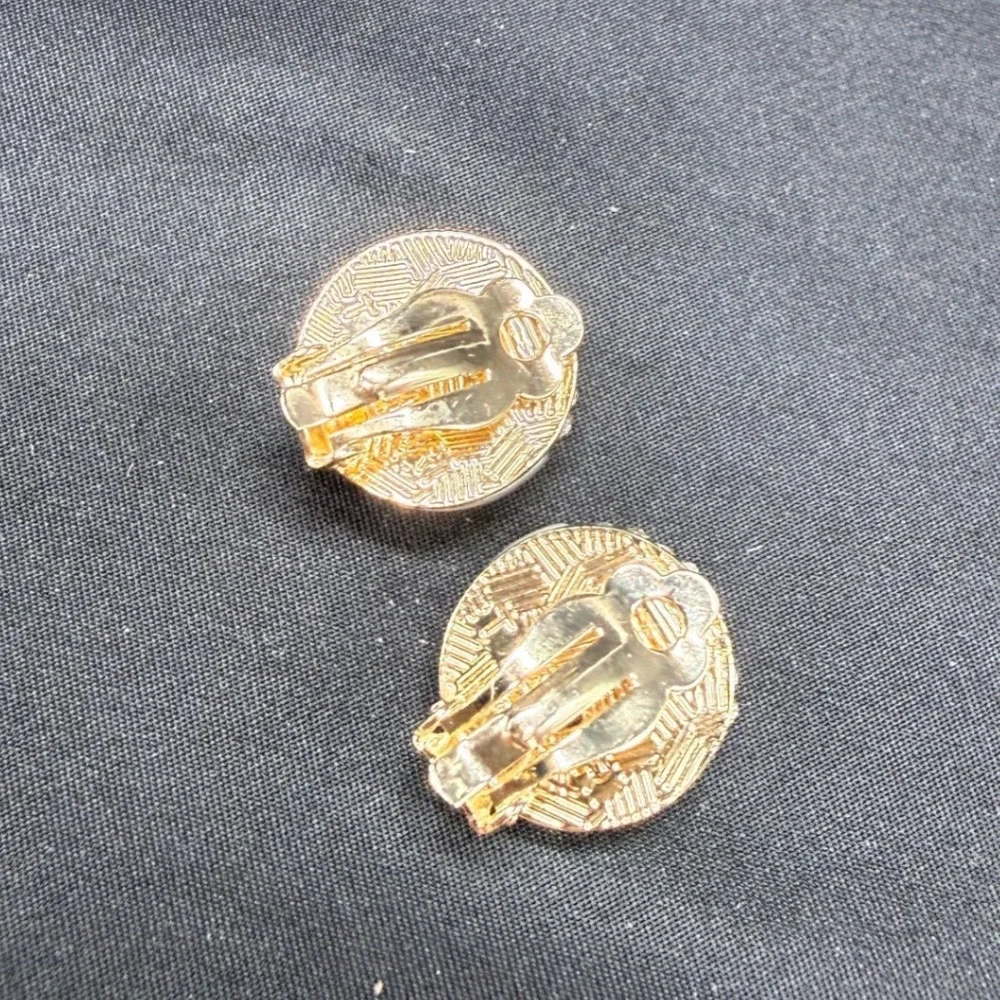 T Tahari tahari clip