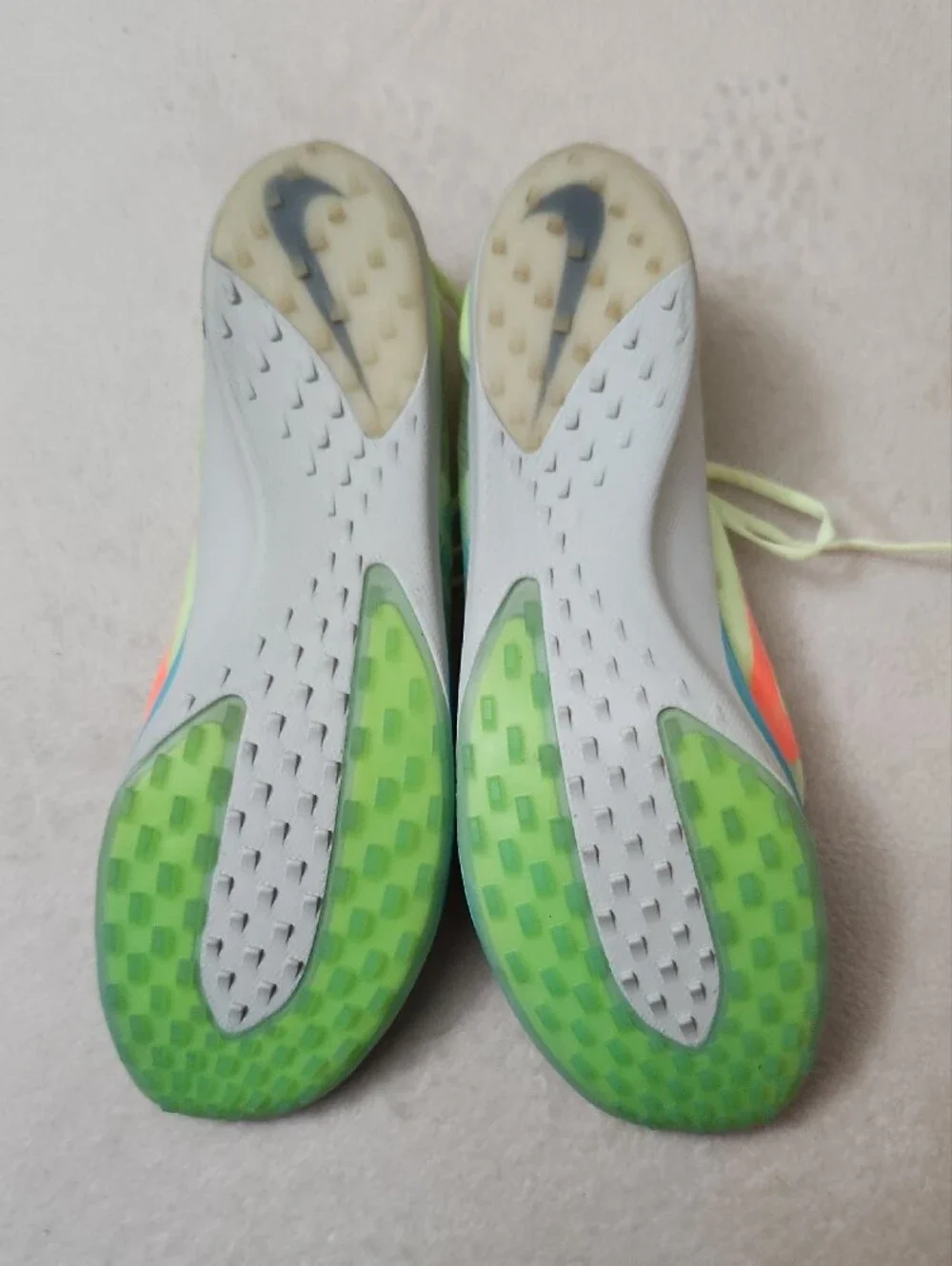 Nike lightweight flat terrain