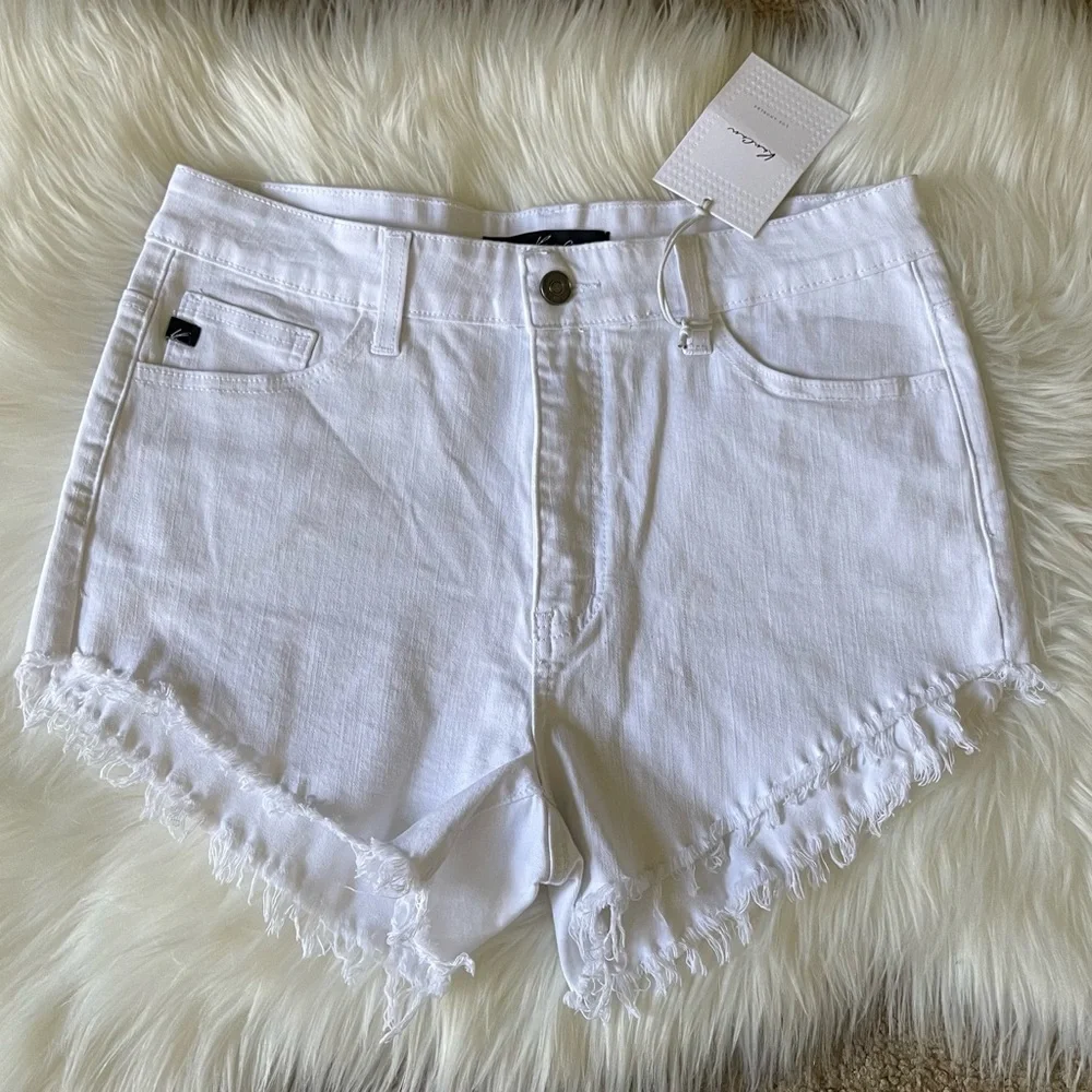 Kancan Women’s High Rise Stretch White Short Size 29. NWT
