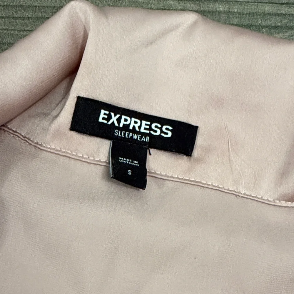 Express perfect lounging