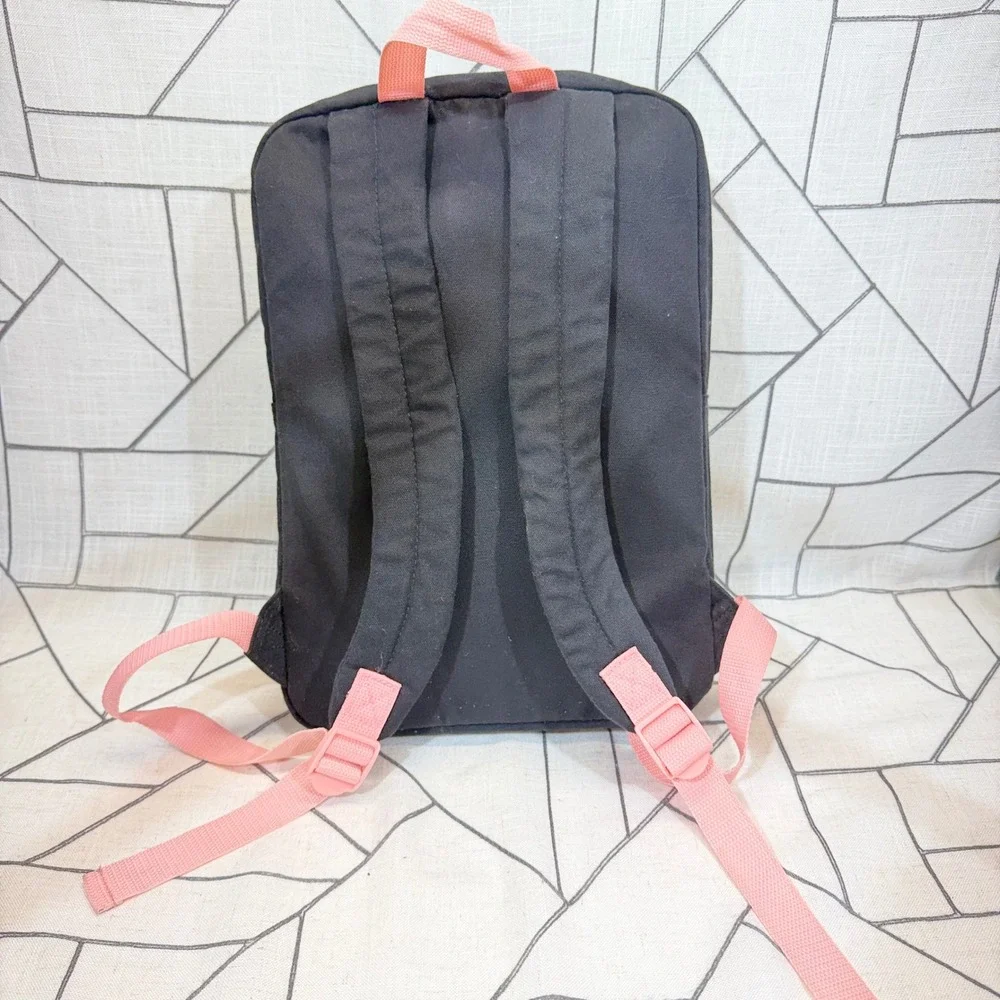 Moomin backpack features