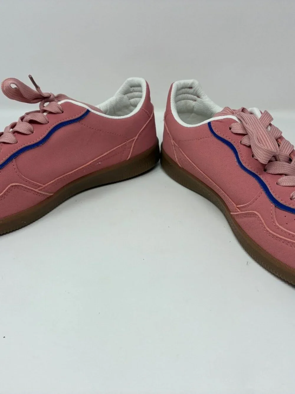 Rachel Roy Pink Retro Low Top Sneakers Women’s Gum Sole Blue Trim Lace Up Shoes