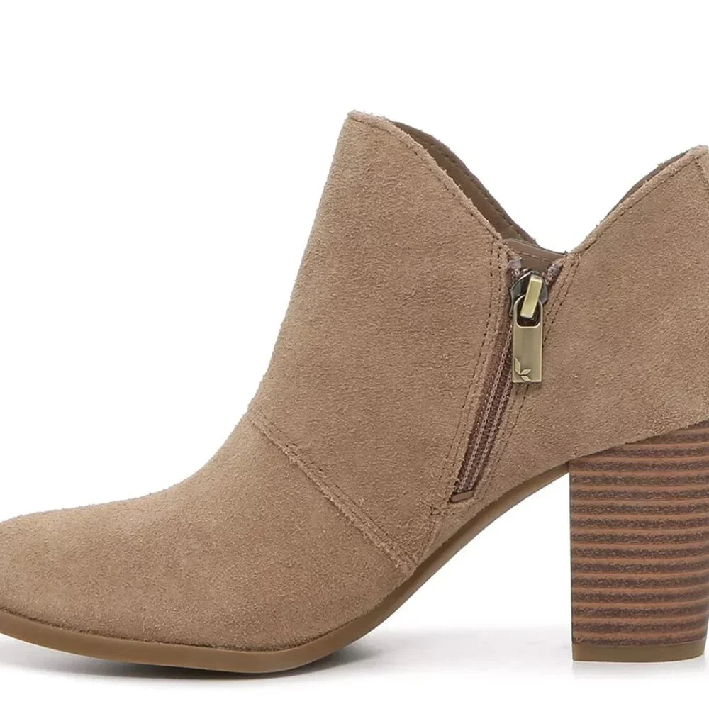 UGG color taupe