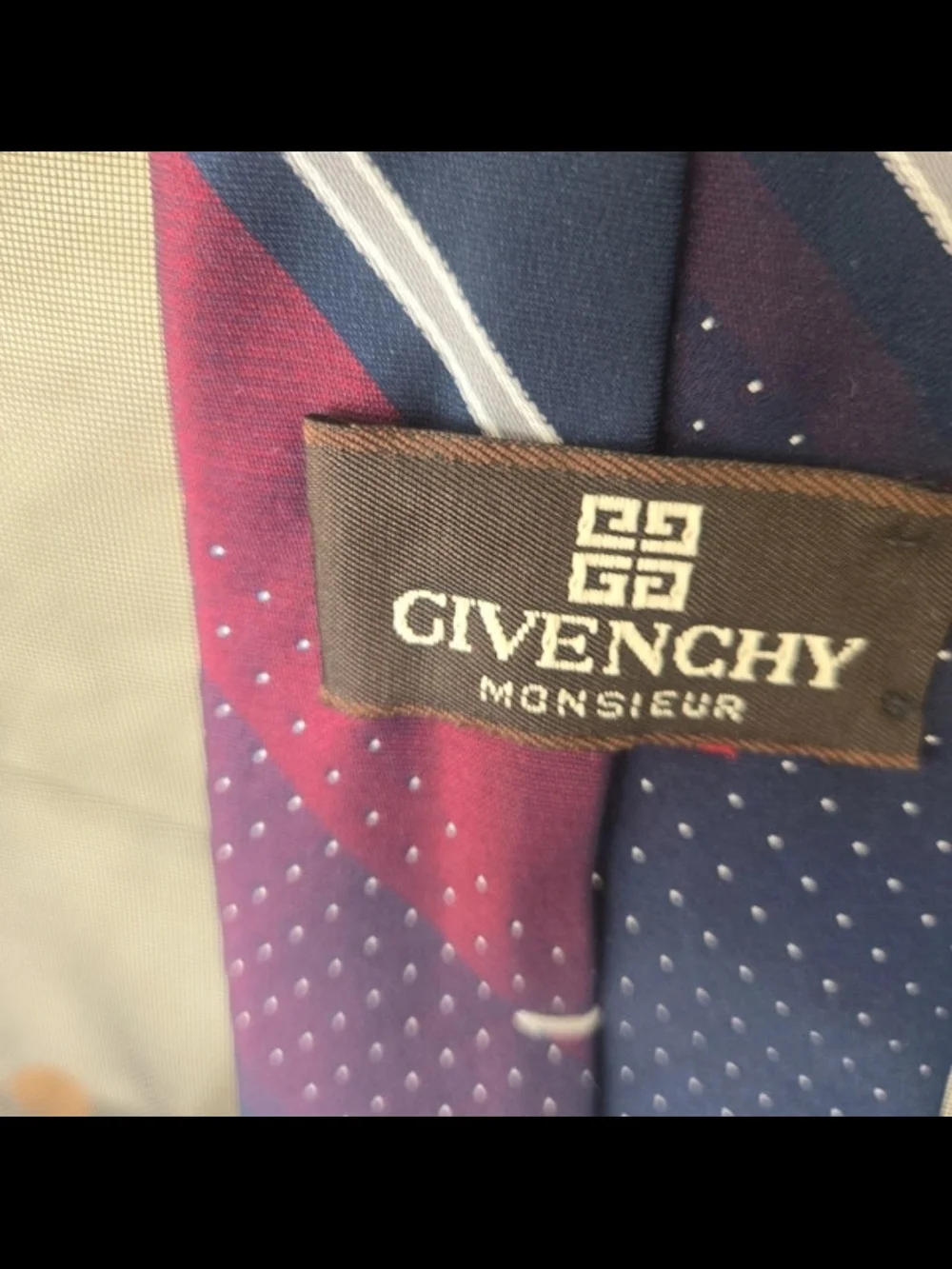 Givenchy elegant tie