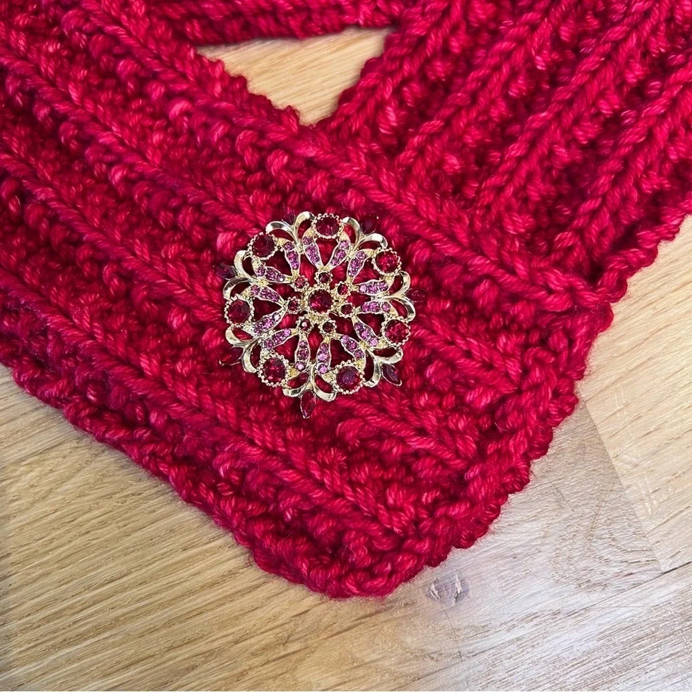 Pins & Needles excellent new