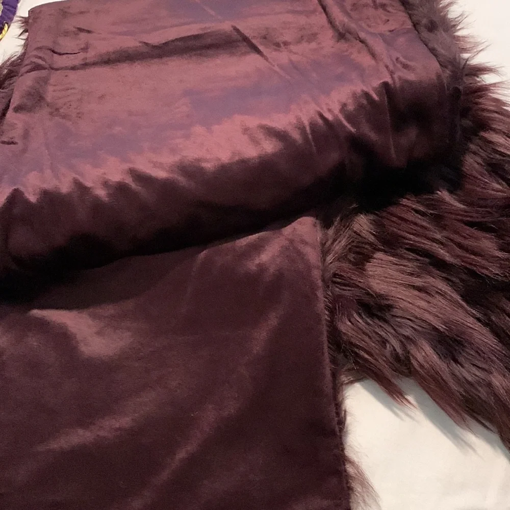 Tahari nwot table