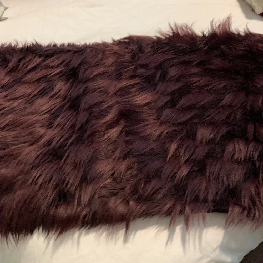 Tahari nwot table