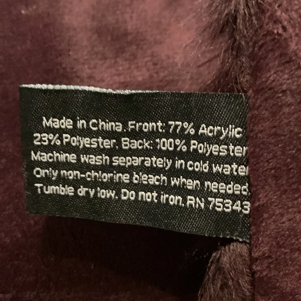 Tahari nwot table