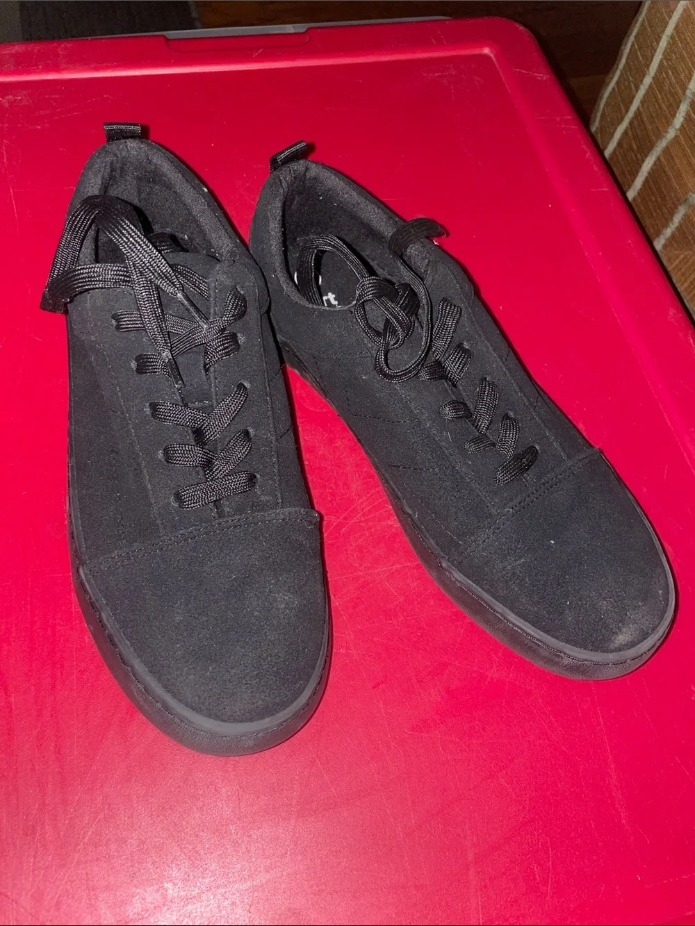 art class Black Low-Top Suede-Style Lace-Up Sneakers