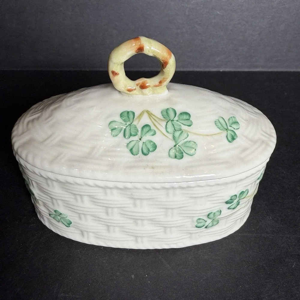 Vtg BELLEEK Ireland Porcelain Lidded Trinket Box Shamrocks Basketweave
