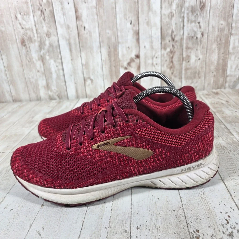 Brooks revel running