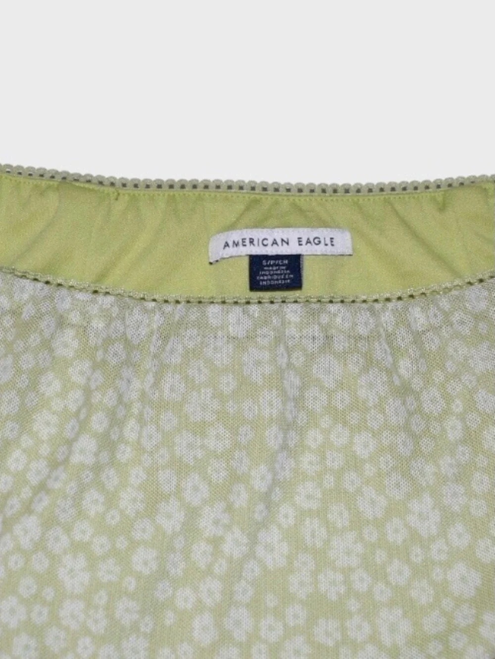 American Eagle Outfitters features lightweight