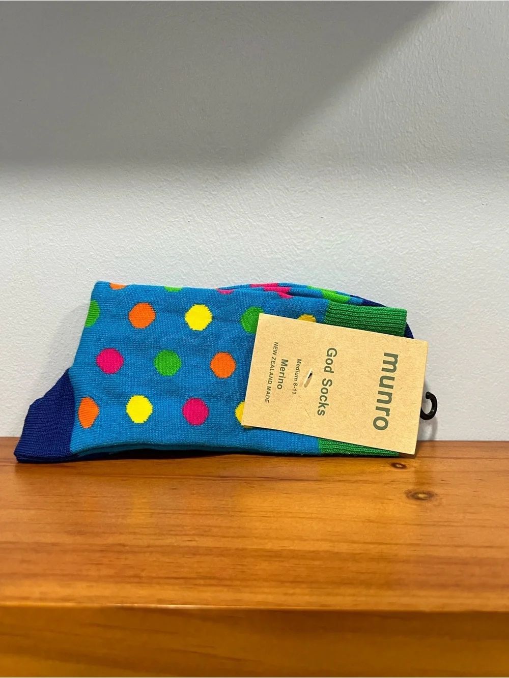 MUNRO God Socks Blue Polka Dots Merino Wool Nylon Elastane SIZE MEDIUM 8-11 NEW