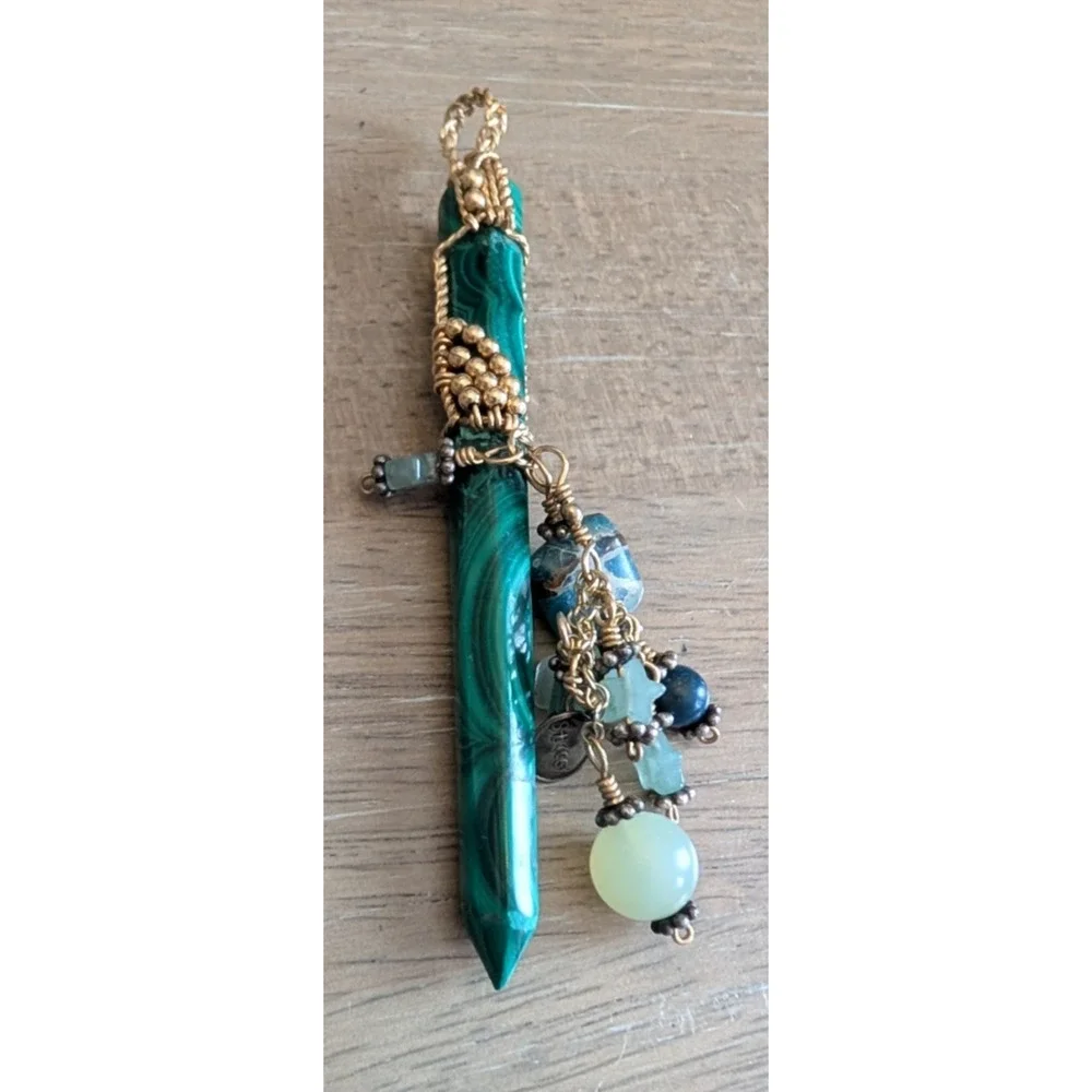 Artisan malachite‎ column point goldtone wire wrapped pendant