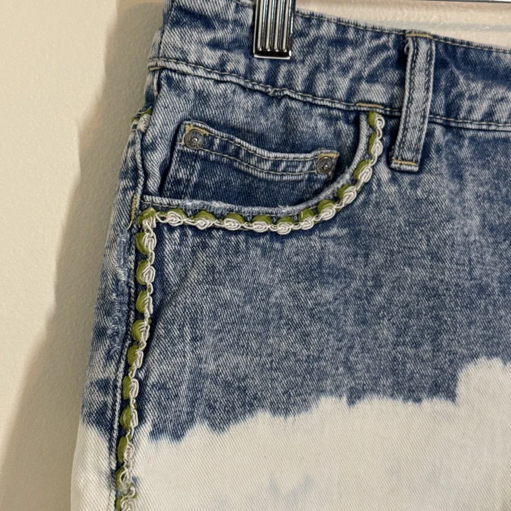 Free People answer features types