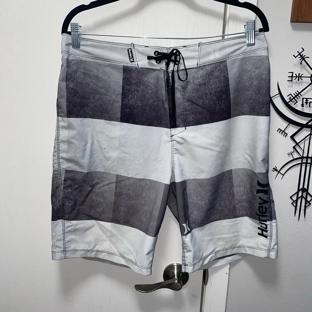 Hurley Phantom Board Shorts Size 32 White Black Plaid Pockets‎ Swim Trunks Beach