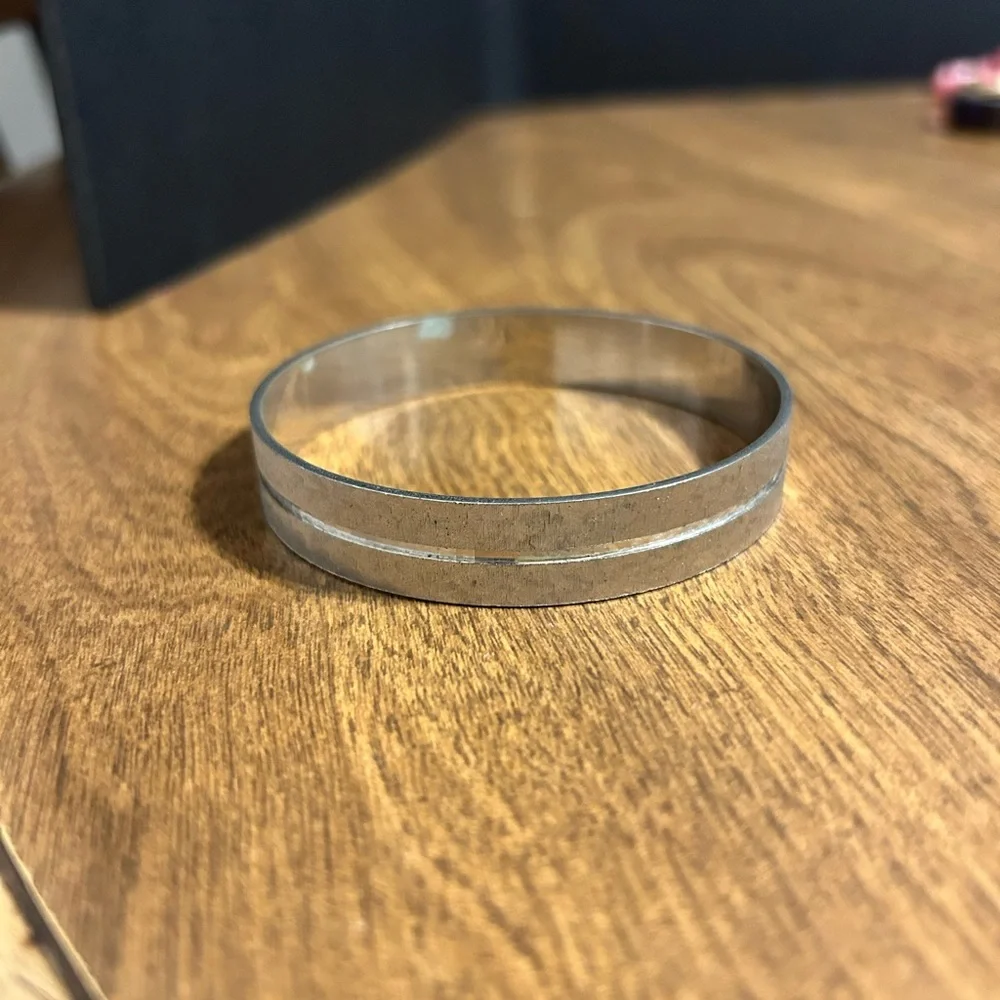 Simple Silver Tone Bangle Bracelet‎