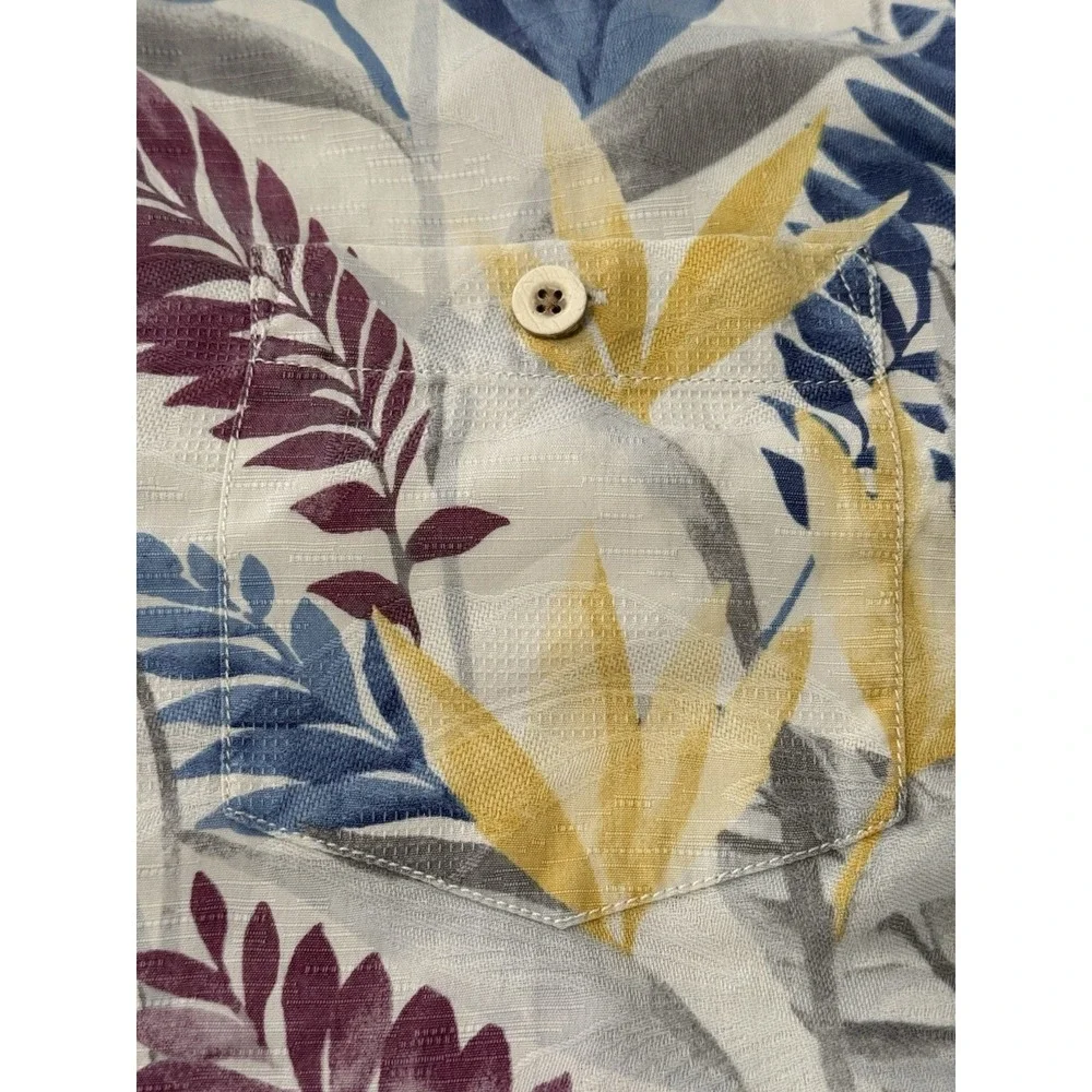 Tommy Bahama hanging china has