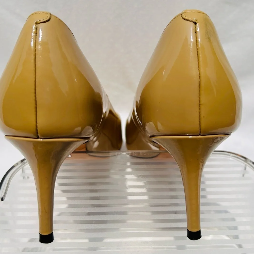 Cole Haan Patent Leather Beige Pumps Size 7B EUC