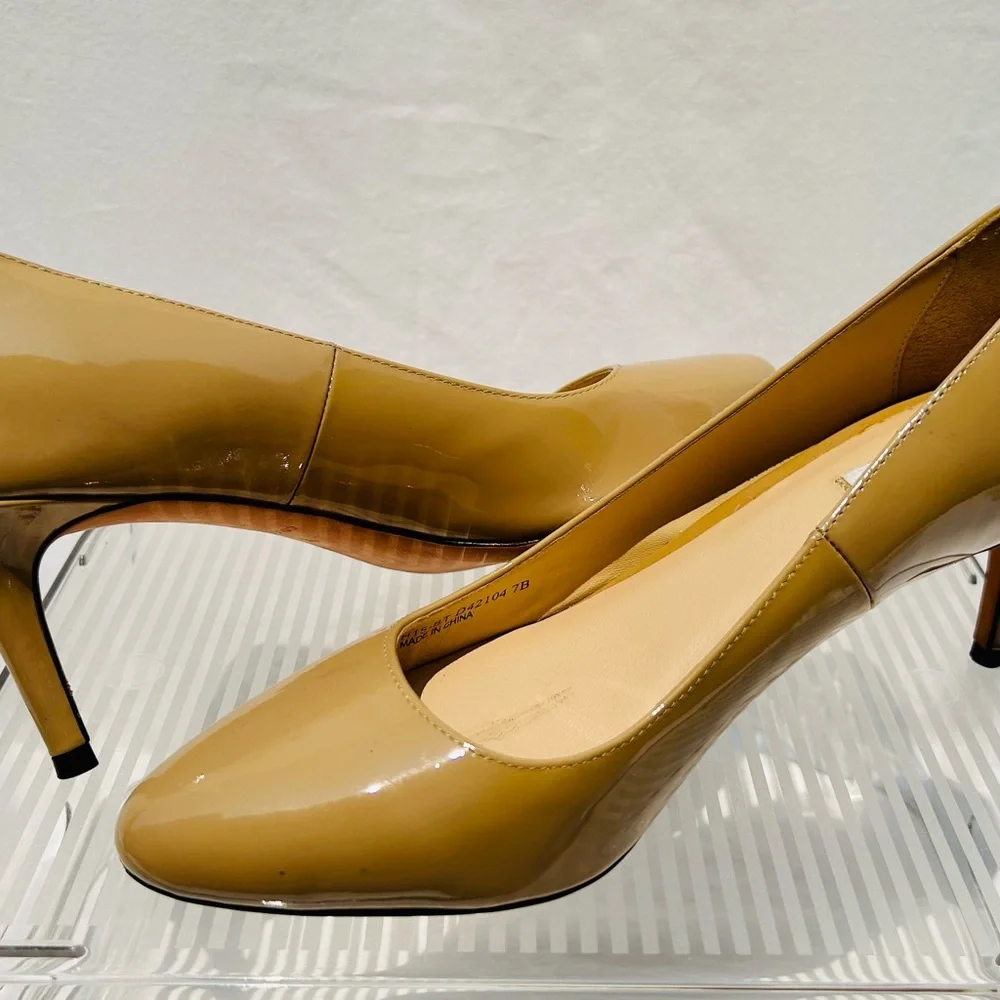 Cole Haan Patent Leather Beige Pumps Size 7B EUC