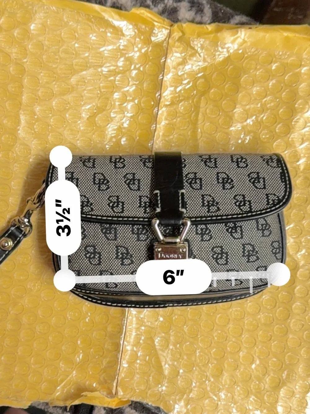 Dooney & Bourke compact dooney