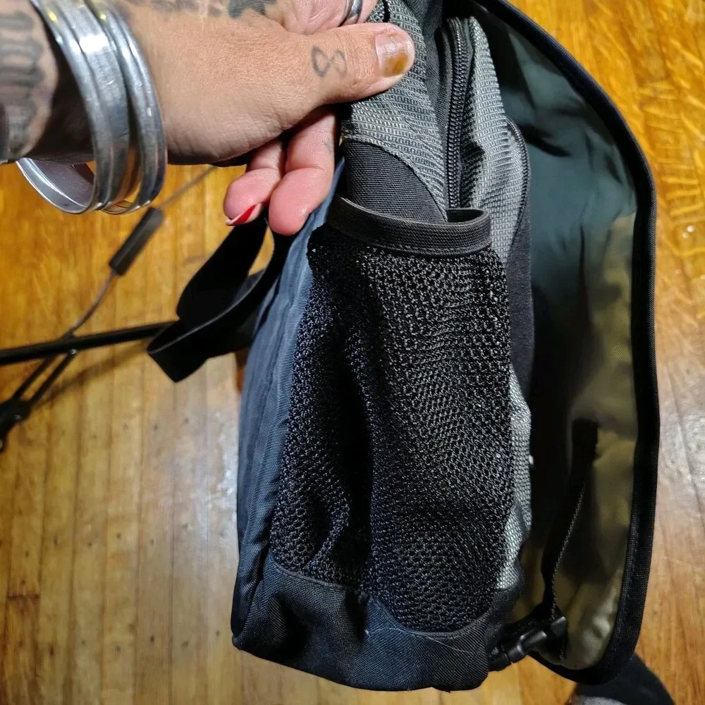 Jansport please does bottom