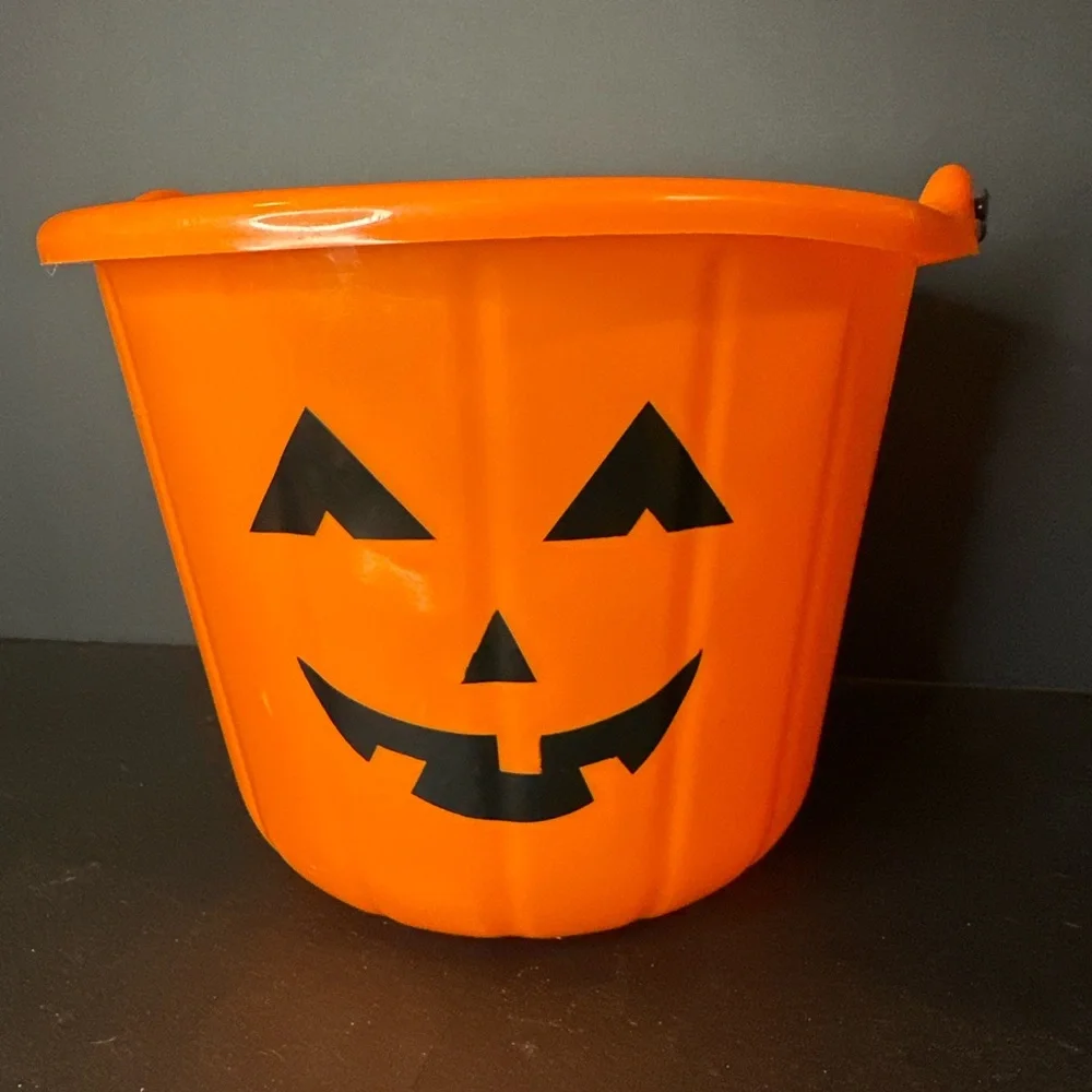 Vintage Style Plastic Pumpkin Trick‎ or Treat Bucket Jack O’Lantern Pail