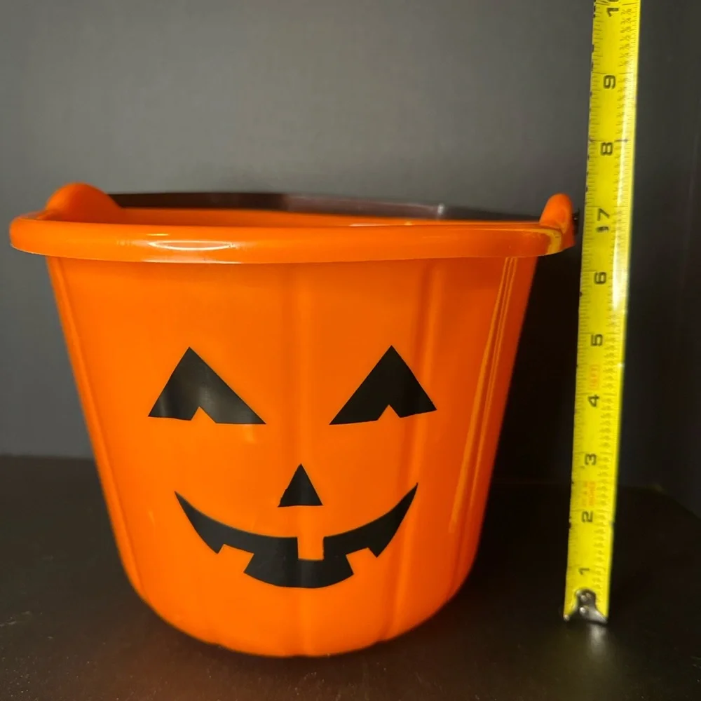 N/A festive plastic