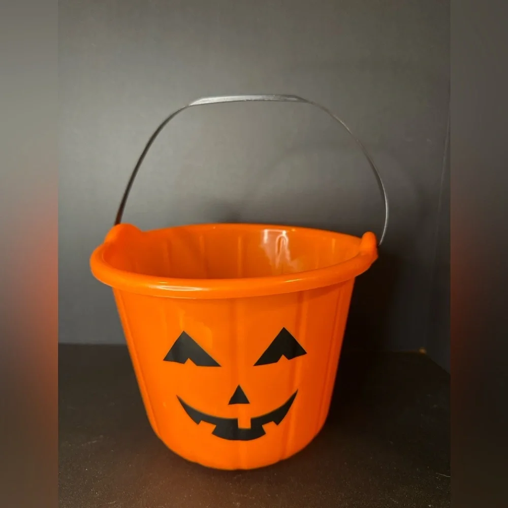 N/A festive plastic