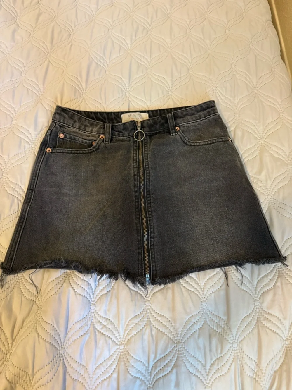 Free People We The Free‎ Black Denim Mini Skirt Size 26 Zip Front Raw Hem