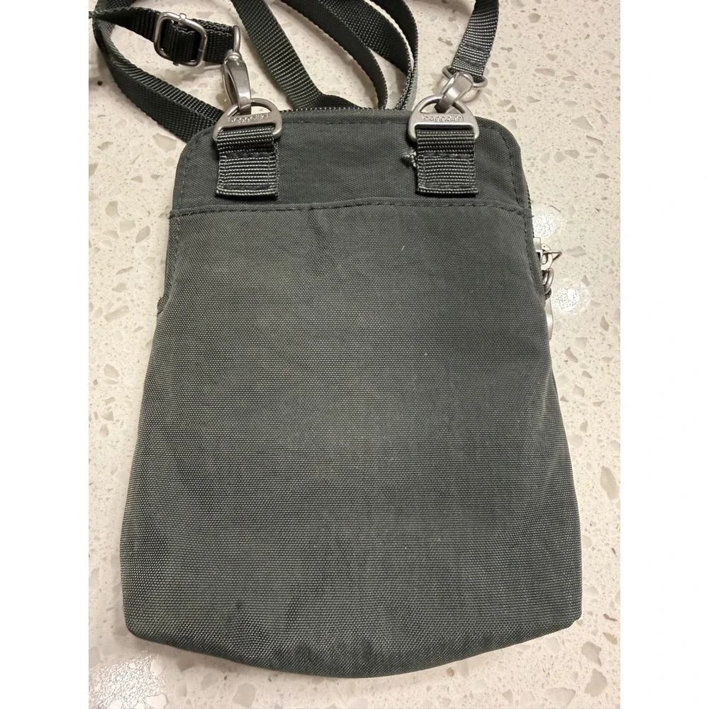 Baggallini Bryant Pouch Crossbody Travel Bag Womens‎ Small Gray EUC RFID Nylon