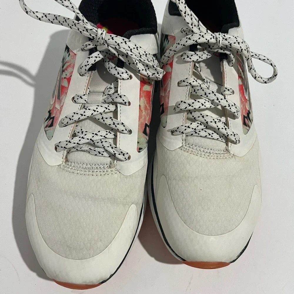 Skechers size go golfing