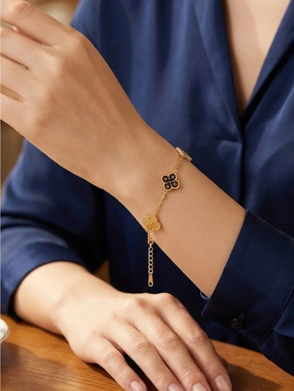 Fashion Jewelry day textured clover