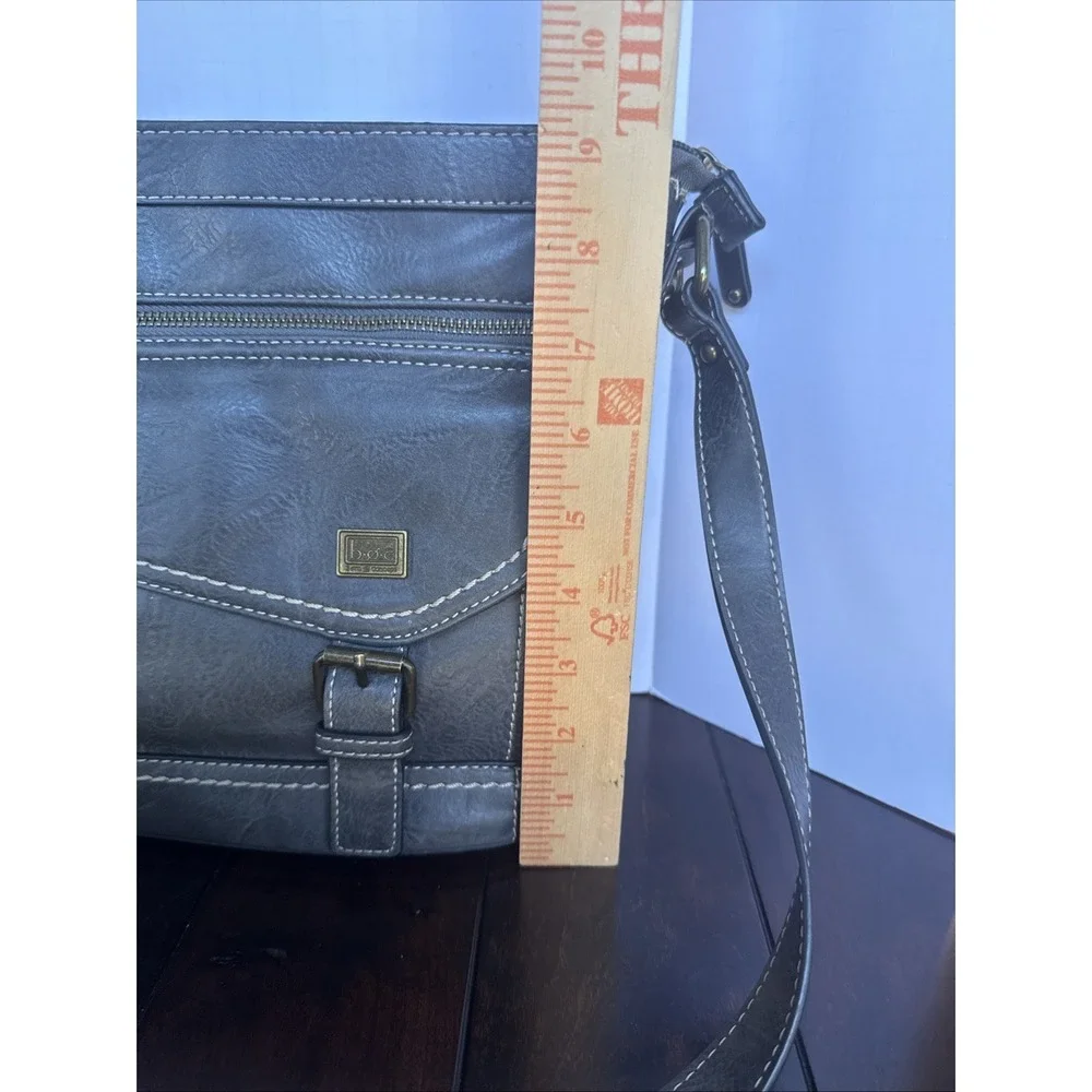BOC Born Concept‎ Womens Gray Bucket Crossbody Shoulder Bag Zippered Pockets EUC