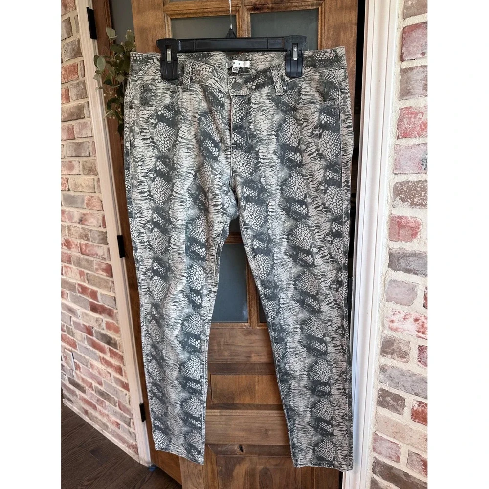 Cabi Snakeskin Print Jeans Women Gray Animal Print Slim Straight Indie‎ 12