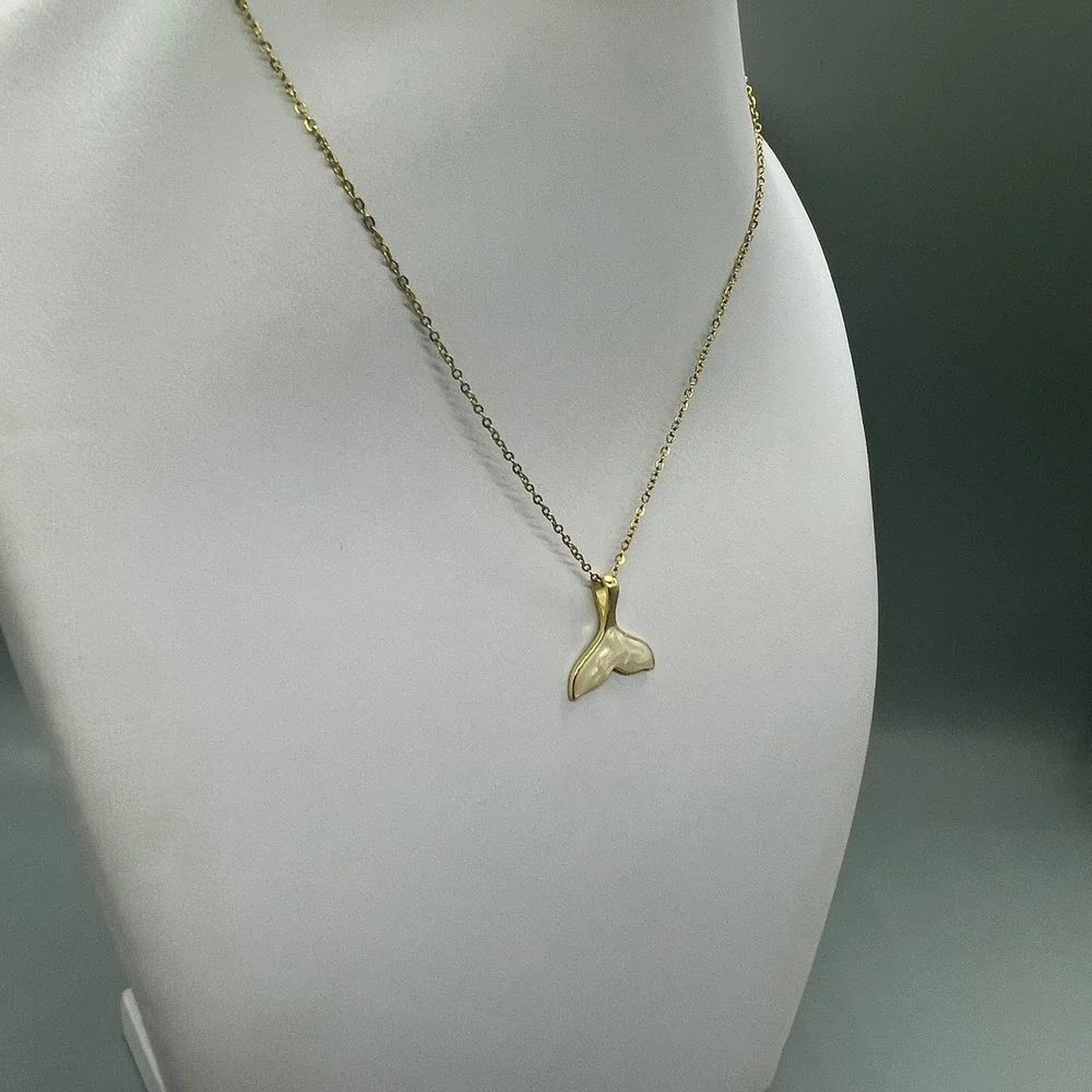 N/A elegant gold