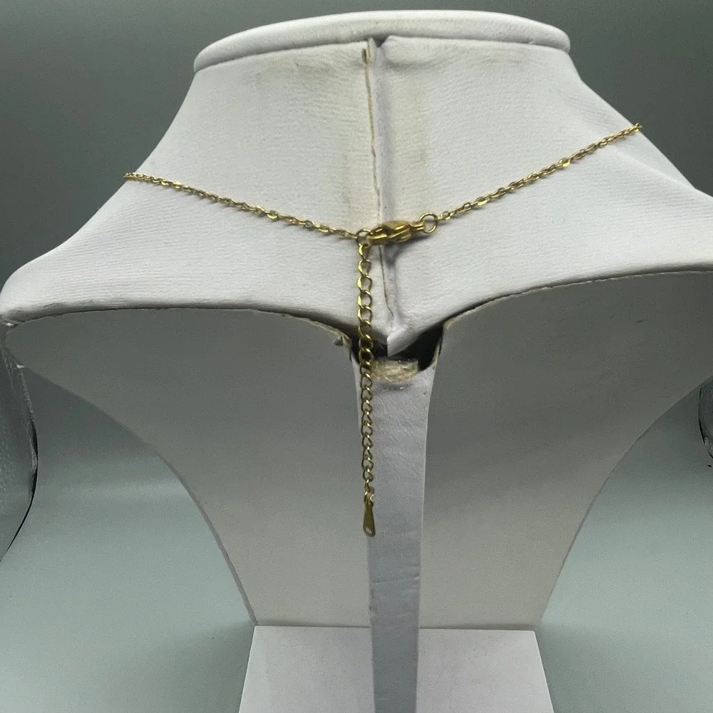 N/A elegant gold