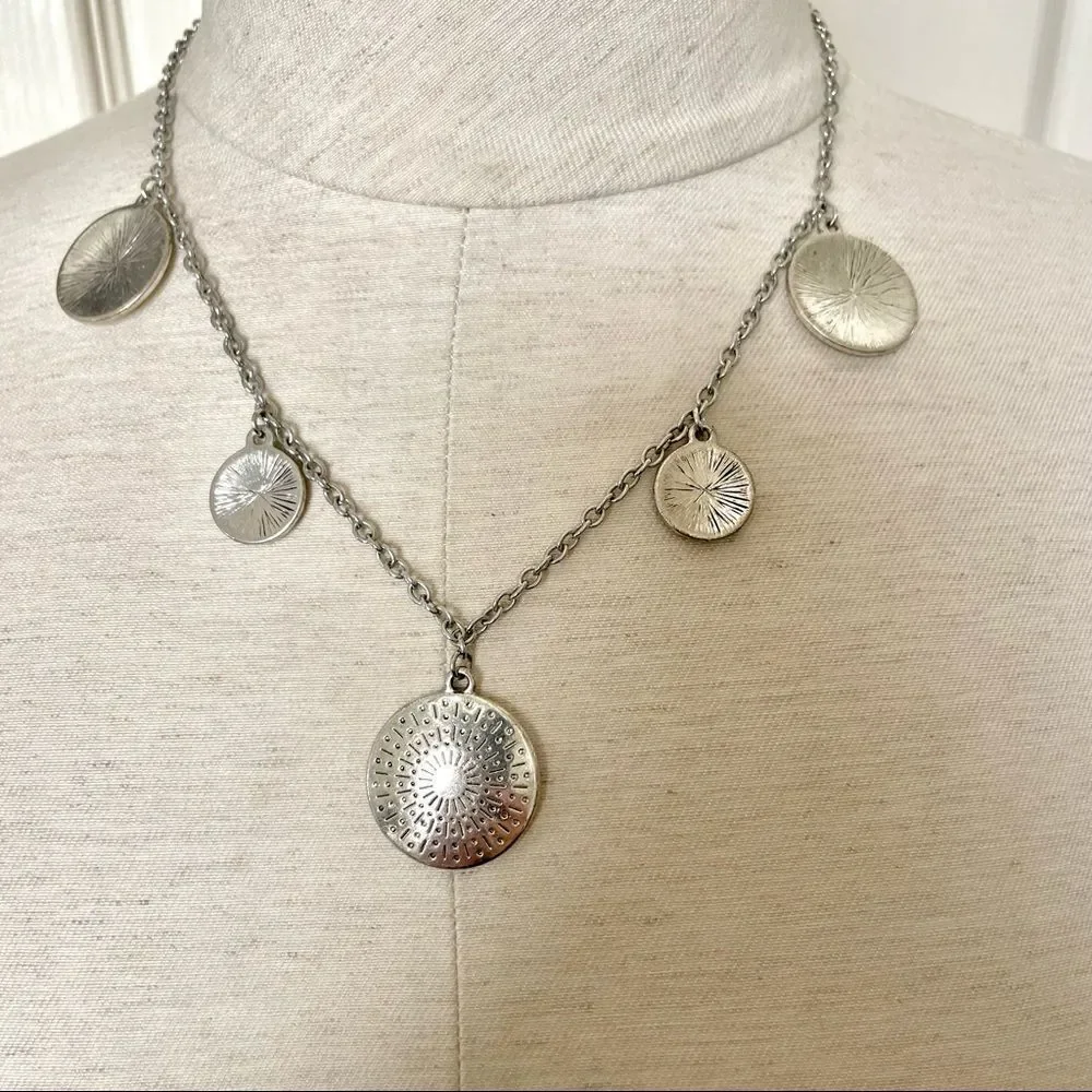 Silver tone disc necklace silver tone