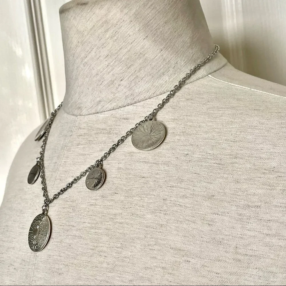 Silver tone disc necklace silver tone
