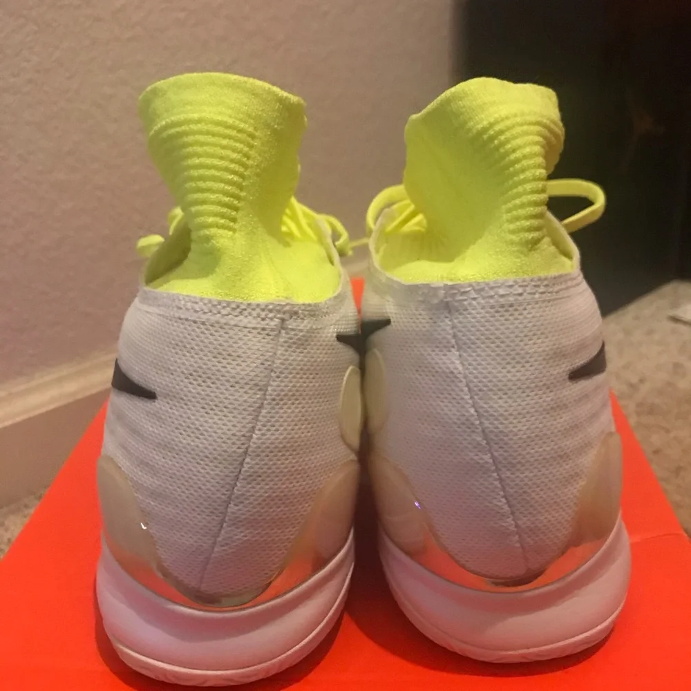 Nike beans new