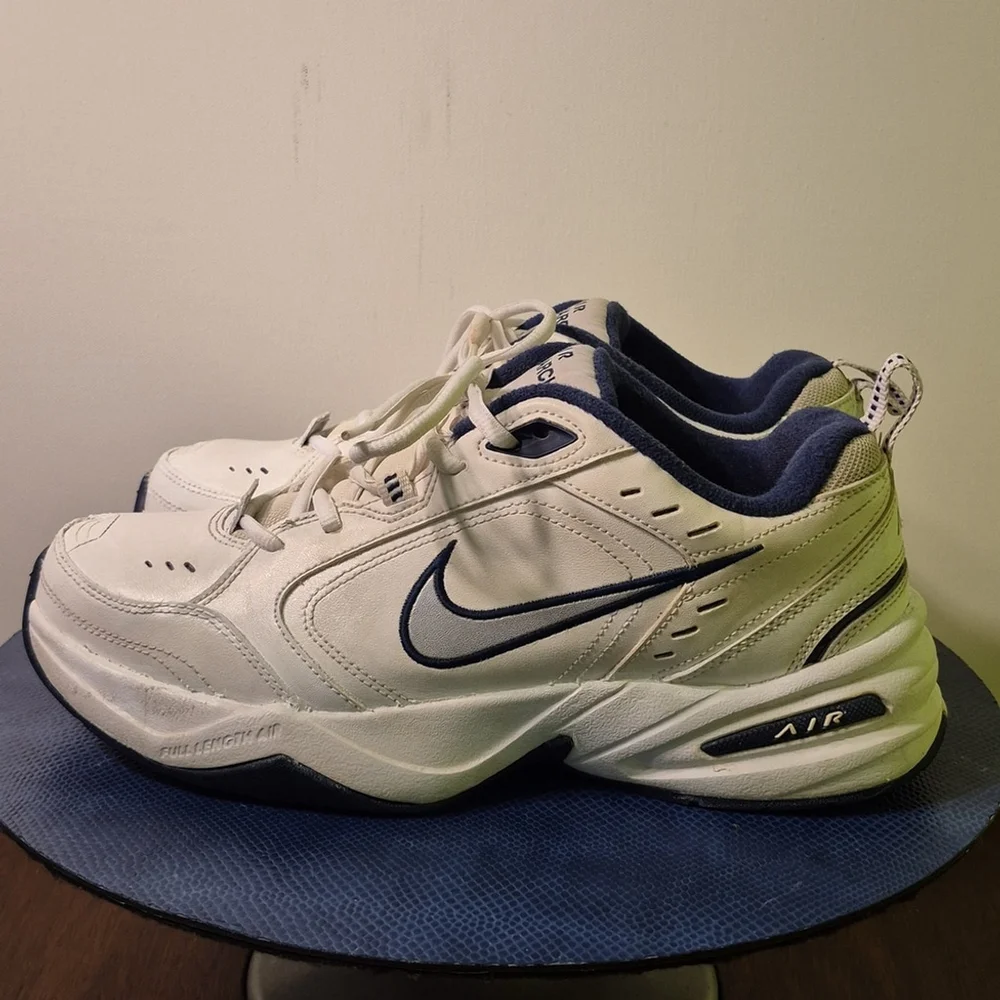 Nike cushioned monarch