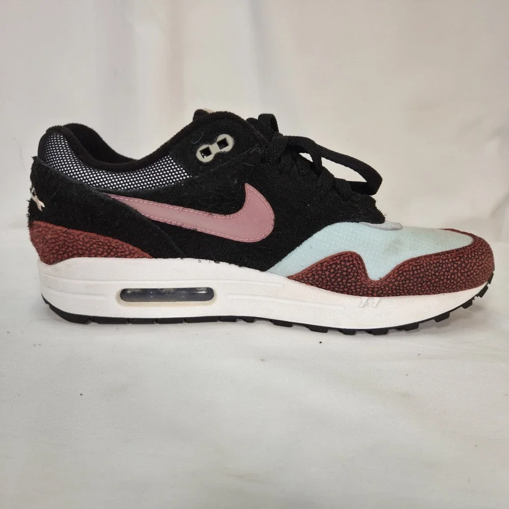 Nike pretty shoes details