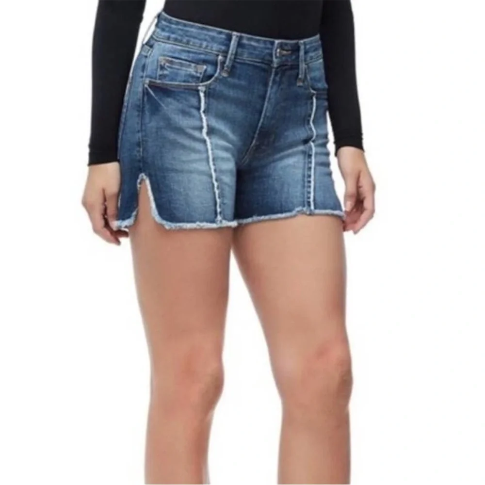 GOOD AMERICAN‎ Raw Seam Bombshell Shorts with seam size 8