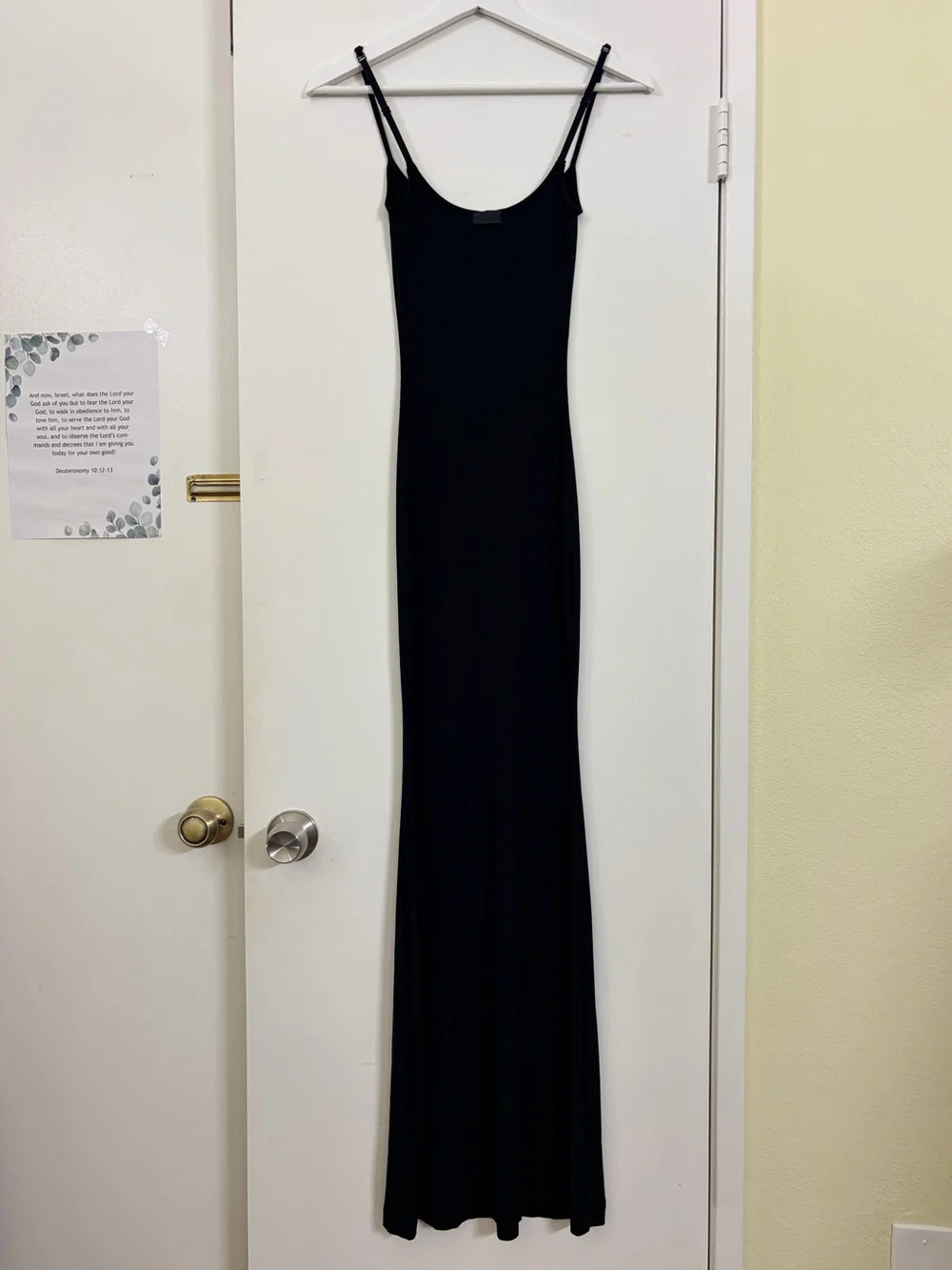 SKIMS versatile 57” across