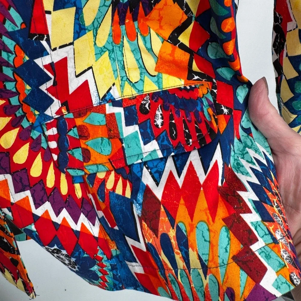 Chicos vibrant button