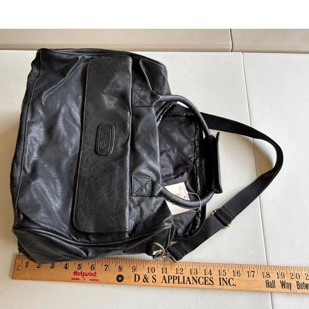 Bentley our travel crossbody