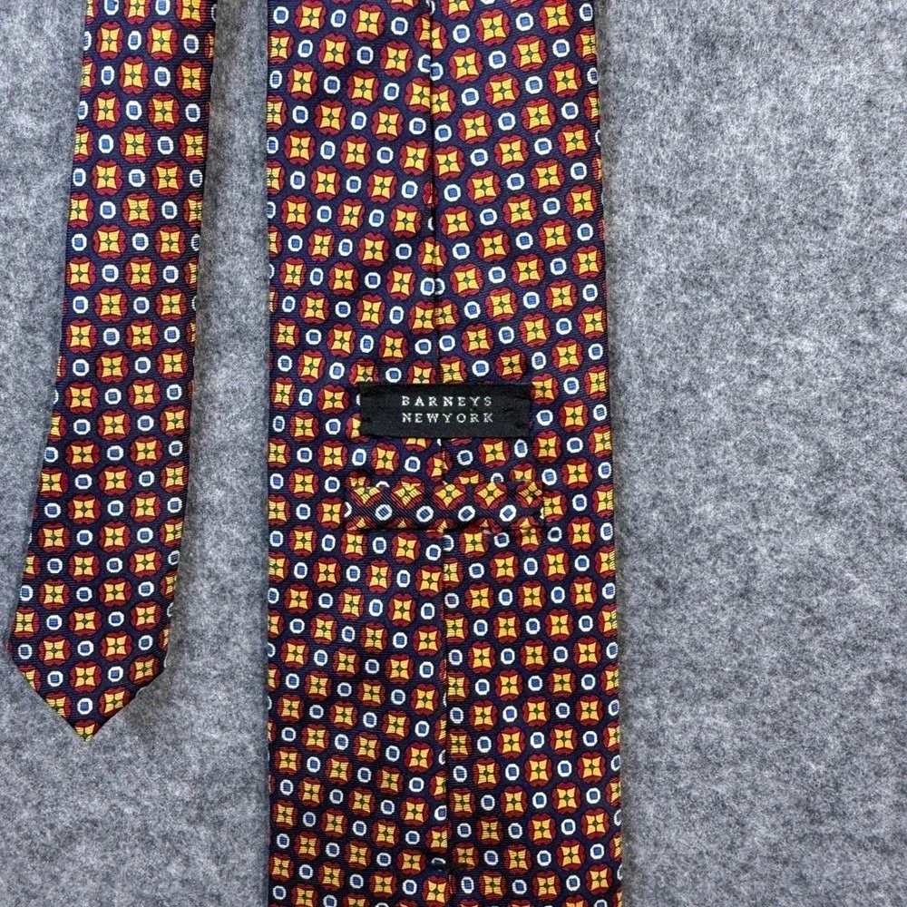 Barneys New York elegant necktie