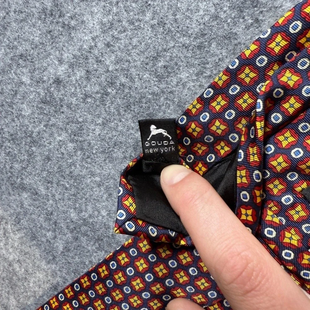 Barneys New York elegant necktie