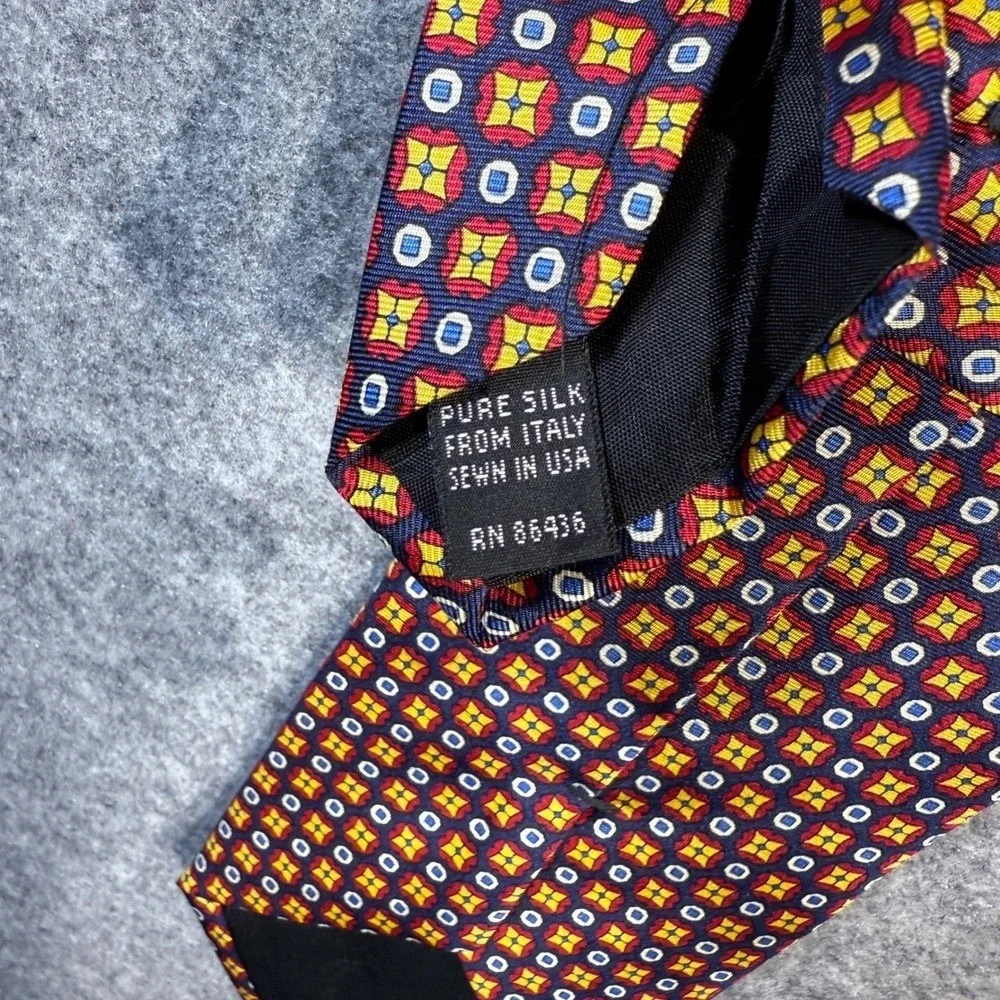 Barneys New York elegant necktie